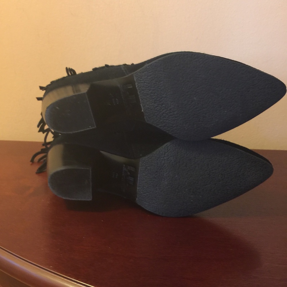 🌺Final Price w/$4.99 Shipping🌺Belle Yardley Studded Fringe Booties - Picture 7 of 8